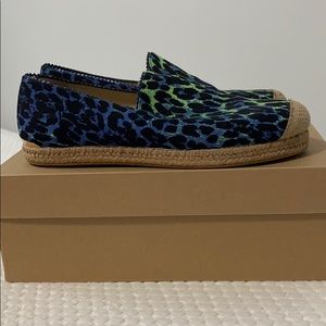 Super cute blue/green animal print shoes!